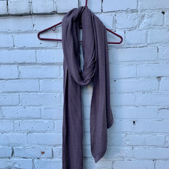 ✨Free Add-On✨ H&M Divided Knitted Scarf - Picture 1 of 3
